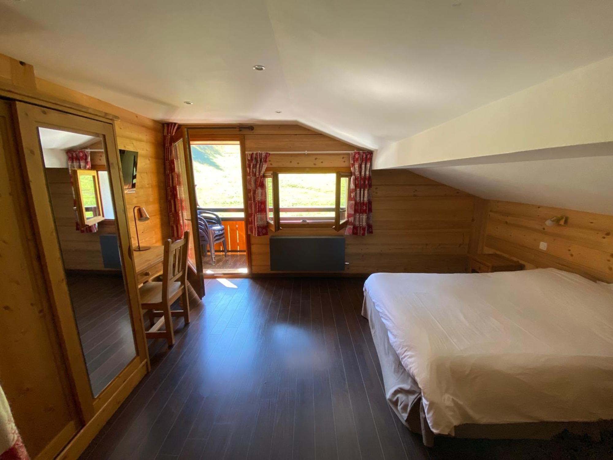 Le Schuss Hotel Chatel Exterior photo