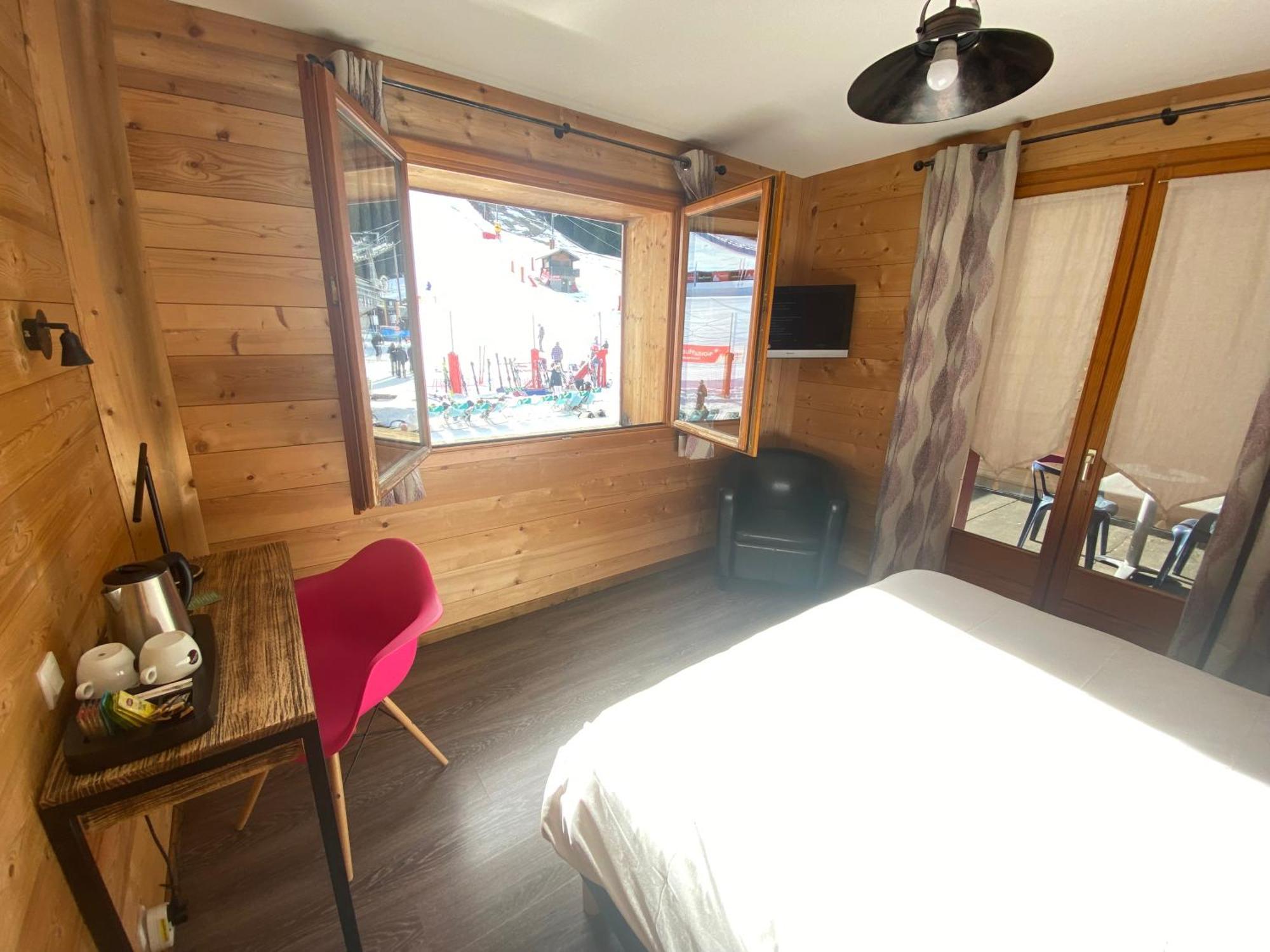 Le Schuss Hotel Chatel Exterior photo